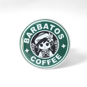 Puede incluir: Un botón redondo verde y blanco con el texto "BARBATOS COFFEE" y una imagen de dibujos animados de una niña con cabello negro y un sombrero blanco en el centro.