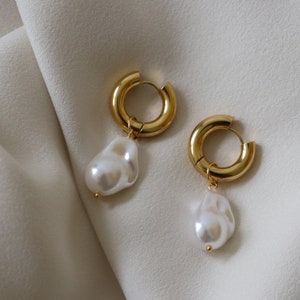 Gold Vintage Baroque Pearl Charms Hypoallergenic Anti Tarnish Stainless Steel Gold Hoop Earrings Waterproof Earring Vintage Jewelry