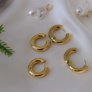 Gold Vintage Pearl Charms Hoop Earring Hypoallergenic Anti Tarnish Stainless Steel Gold Hoop Earrings Waterproof Earring Vintage Jewelry