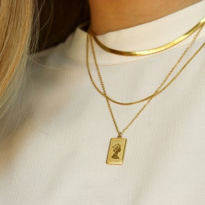 GOLD Retro Queen Elizabeth Medal Rectangle Pendant, Ingot Necklace Choker Mother’s Day, Waterproof Stainless Steel NonTarnish