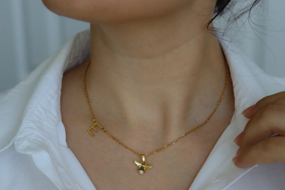 Gold Initial Necklace Bee Pendant Gold Beaded Chain Pearl Twist Chain Gold Charm Personalized Chain Necklace Waterproof Jewelry Gift for Her