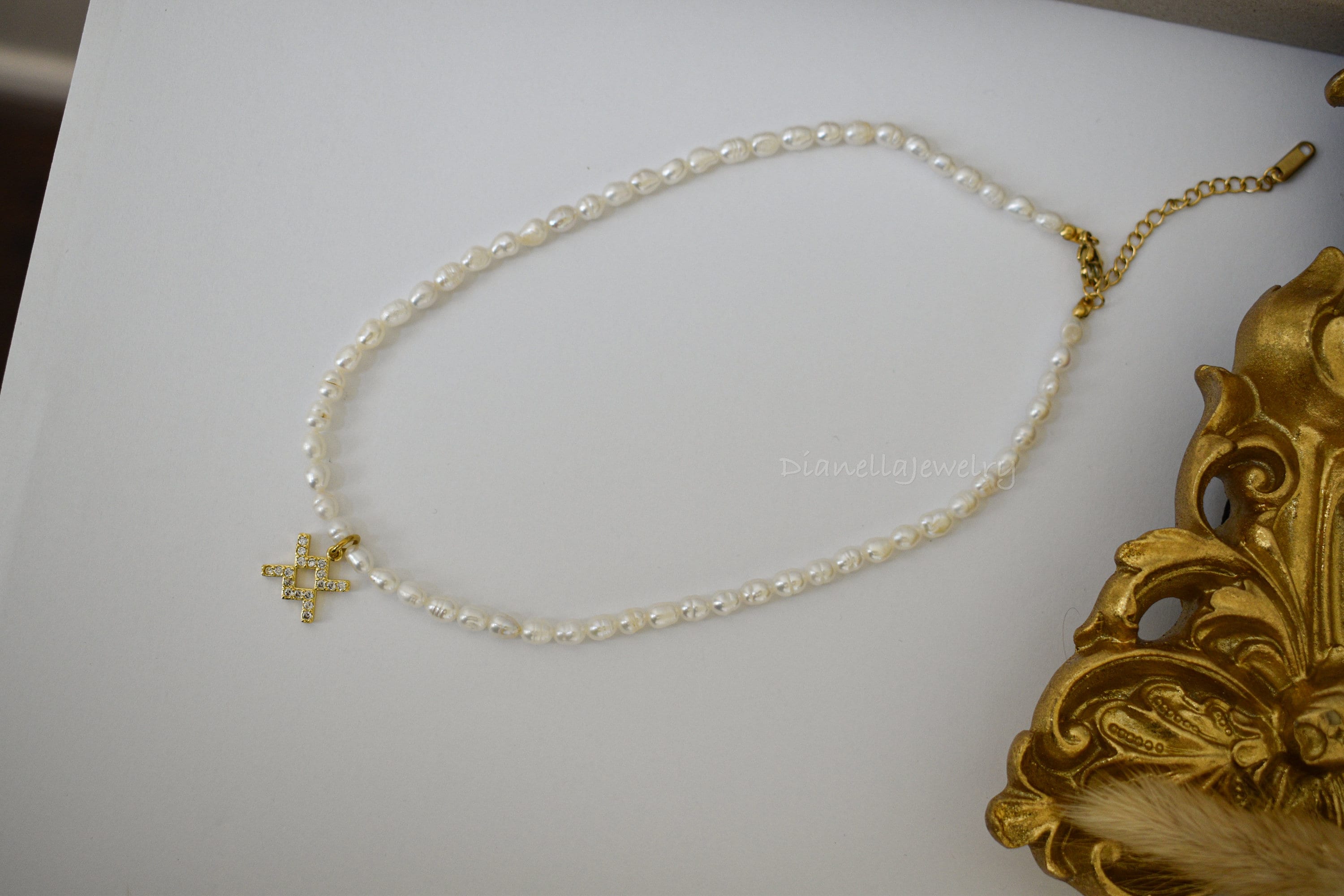 18K Gold Constellations Zodiac Sign Pendant Pearl Choker Necklace