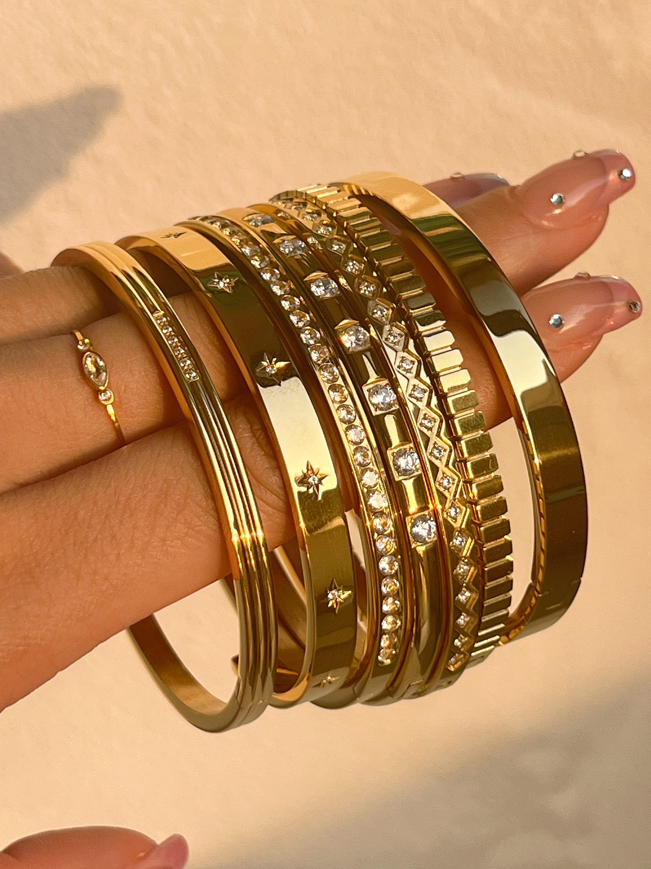 30 Bracelets Wholesale Lot Big & Dainty Fashion Costume Jewelry Gold Silver  Bulk Assorted Bangle Cuff, Chain, Statch Rhinestones, Statement CZ Crystal