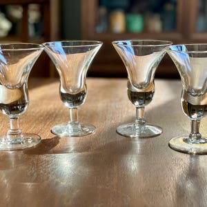 Set of 4 Vintage Holmegaard Tulip-Shaped Cordials Aperitif | Vintage Danish Modern, Cocktail Glasses, Shot Glass Aperitifs, Midcentury MCM