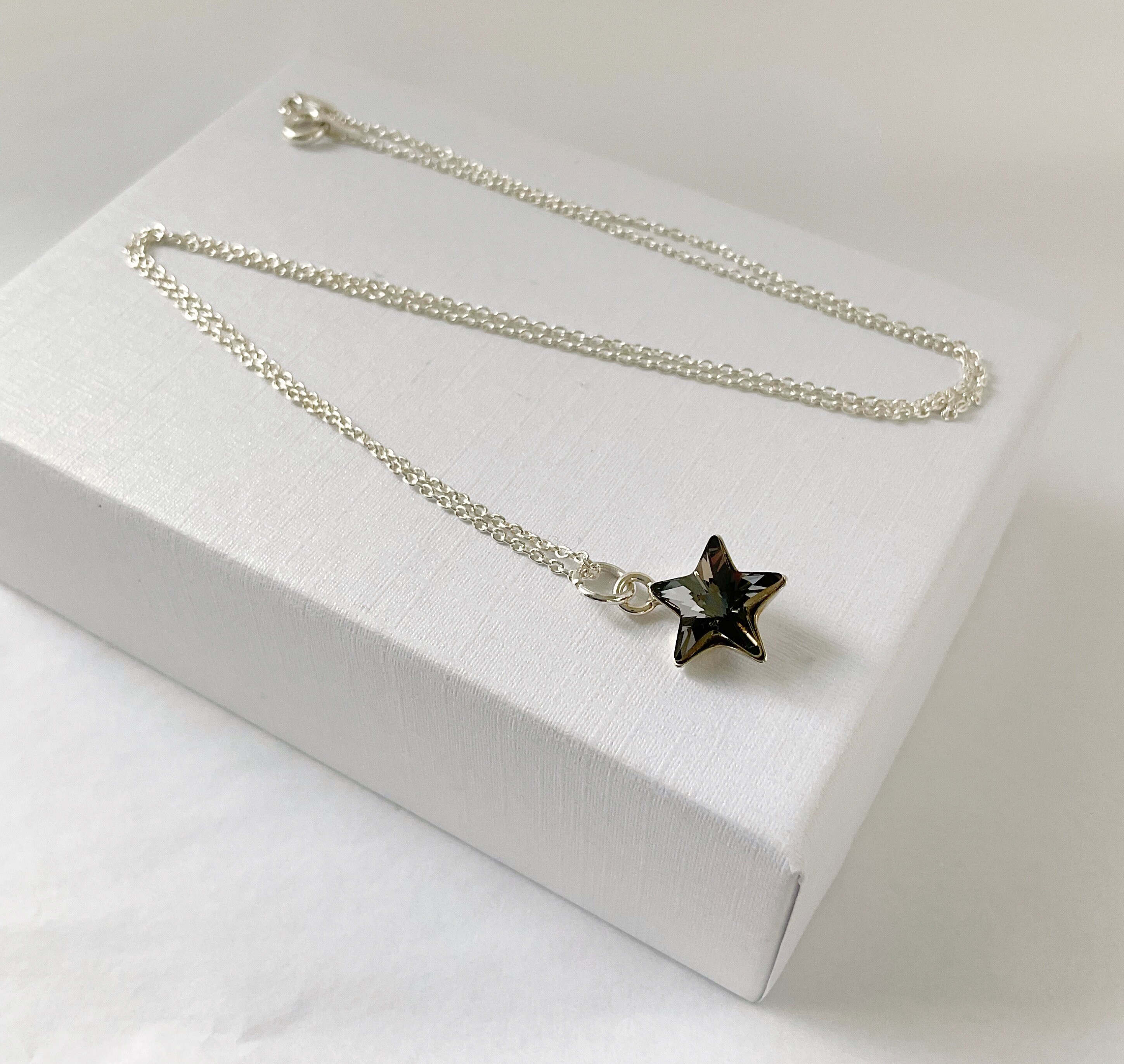 Pendentif en cristal étoilé diamant noir, collier charm Swarovski en — free download