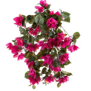 Può includere: Un'arrangiamento a cascata di fiori di buganvillea artificiali rosa con foglie verdi. I fiori sono raggruppati e pendono in modo realistico.