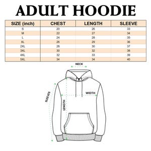 Puede incluir: Diagrama blanco de una sudadera con capucha para adultos con medidas en pulgadas para el pecho, la longitud y las mangas. El texto "ADULT HOODIE" est&aacute; en la parte superior. La tabla de tallas incluye S, M, L, XL, 2XL, 3XL, 4XL y 5XL.
