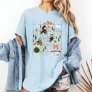 Micky Donald Duck Pluto Adventure Map Shirt, Disney Micky und Freunde Shirt, Disneyland Squad T-Shirt, Disneyland Familie Passendes T-Shirt, TGSB970