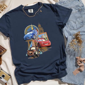 Chemise cartes postales Disney Cars Londres Italie Paris World Tour, chemise assortie Disney Cars film, chemise Cars on The Road, TGSC326