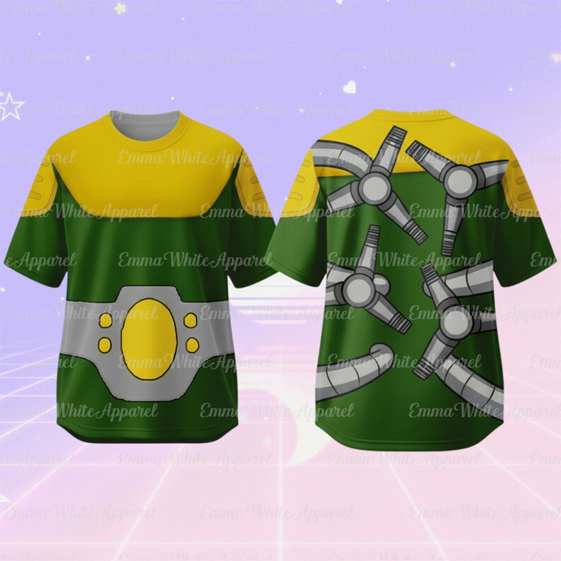 Puede incluir: Una camiseta verde y amarilla con un dise&ntilde;o en la parte delantera y trasera. La parte delantera presenta un dise&ntilde;o de cintur&oacute;n gris con un centro amarillo. La parte trasera tiene un patr&oacute;n de brazos mec&aacute;nicos plateados. La camiseta tiene el texto "Emma White Apparel".