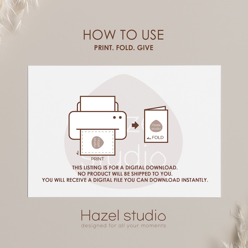 Op de afbeelding: Een instructiehandleiding voor een digitale download met een bruine achtergrond en een witte omtrek van een printer en een gevouwen kaart. De tekst "HOW TO USE" staat bovenaan de afbeelding. De tekst "PRINT. FOLD. GIVE" staat onder de tekst "HOW TO USE". De tekst "Hazel studio" staat onderaan de afbeelding.