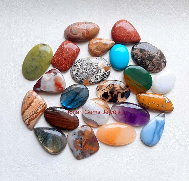 Lote al por mayor de piedras preciosas naturales mixtas de cabujón por peso con diferentes formas y tamaños utilizados para la fabricación de joyas imagen 2