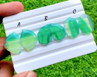 Pares de ágatas verdes bandeadas con talla rosa elegante para joyería hecha a mano, pares de ágatas verdes bandeadas naturales AAA+ a juego para pendientes - 43316-43318