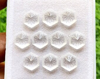 Lot de 10 pierres précieuses de forme hexagonale taillées et sculptées à la main avec précision en quartz transparent | Taille : 10 MM | Quartz clair naturel AAA+ pour la fabrication de bijoux