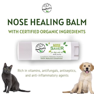 Pode incluir: Um tubo branco de b&aacute;lsamo PawPurity Nose Saver para c&atilde;es e gatos. O tubo tem folhas verdes e um logotipo de pata. O texto no tubo diz "Nose Saver para c&atilde;es e gatos, Peso l&iacute;quido 15 oz (4g), Condi&ccedil;&otilde;es. Restaura. Protege. 100% Natural". A imagem tamb&eacute;m mostra um gato cinza e um golden retriever.