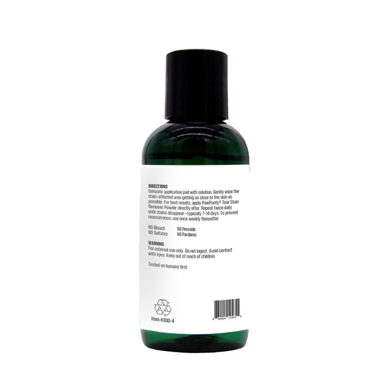 Puede incluir: Una botella de pl&aacute;stico verde con una tapa negra y una etiqueta blanca. La etiqueta tiene el texto "DIRECTIONS" y "Saturate application pad with solution. Gently wipe the stain-affected area getting as close to the skin as possible. For best results, apply PawPurity Tear Stain Remover Powder directly after. Repeat twice daily until stains disappear - typically 7-14 days. To prevent occurrence, use once weekly thereafter. NO Bleach NO Salates NO Peroxide NO Parabens WARNING For external use only. Do not ingest. Avoid contact with eyes. Keep out of reach of children. Tested on humans first. Item #300-4".