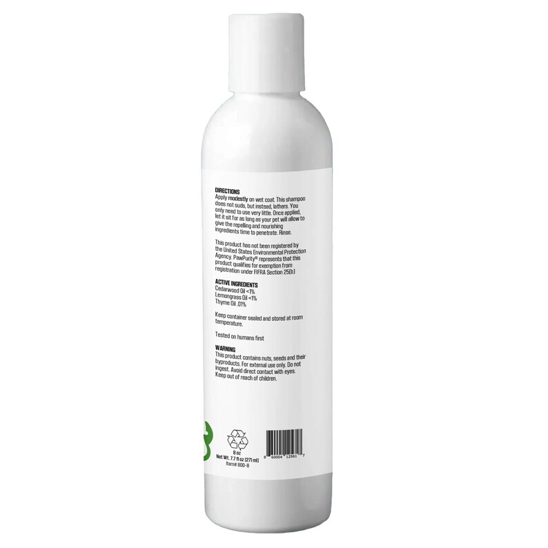Puede incluir: Botella de champ&uacute; para mascotas de pl&aacute;stico blanco con un logotipo de hoja verde. La botella tiene una etiqueta con instrucciones de uso, ingredientes activos y advertencias. La etiqueta tambi&eacute;n incluye el texto "Net Wt. 7.7 fl oz (227 ml)".