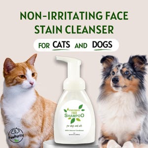 K&ouml;nnte beinhalten: Eine wei&szlig;e Flasche mit einem Tiergesichts-Fleckenentferner-Shampoo mit einem gr&uuml;nen Etikett, auf dem "Stain Remover Face Shampoo for dogs and cats 100% Natural Goodness" steht. Eine Katze und ein Hund befinden sich auf beiden Seiten der Flasche.