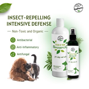 Puede incluir: Dos botellas de productos para el cuidado de mascotas, una botella de spray verde y una botella de champ&uacute; blanca, ambas etiquetadas con "Flea & Tick" y "PawPurity". Las botellas est&aacute;n sobre un fondo blanco con hojas verdes y un perro y un gato acurrucados.