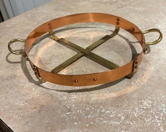 Salvamanteles redondo de latón y cobre con asas, base en cruz para olla caliente, decoración rústica de cocina bohemia