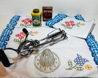 Caja de regalo de cocina vintage / Set retro de batidora de mano y exprimidor