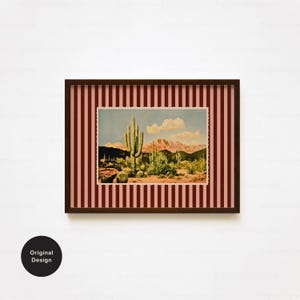 Retro Wüstenlandschaft Postkarte Digitaler Kunstdruck, Eklektisches Wanddekor, mutige gestreifte Mixed Media Collage, maximalistische ästhetische Wohnkultur
