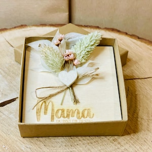 Geschenkset: Glückwunschkarte in Kraftpapierbox „Mama, du bist die Beste“ mit Trockenblumen – Überrasche deine Mama!