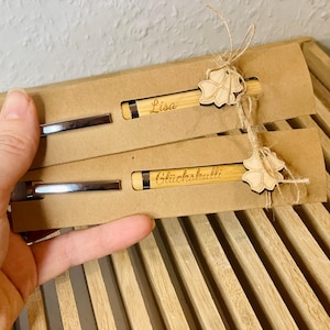 Kugelschreiber Glückskulli mit persönlicher Gravur Geschenkverpackung