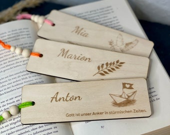 Geschenk Lesezeichen zur Kommunion oder Taufe individualisiert mit Gravur aus Holz