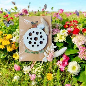 Protetor de flores natural feito de madeira embalado com carinho adequado para copos de sorte