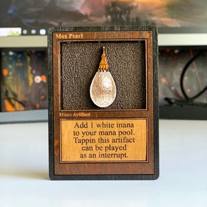 Magic the Gathering Holz Karte | Bestes Geschenk für MTG Sammler | Mox Perle Artefakt Karte | Schichtkunst aus Holz | TCG Sammler Geschenk