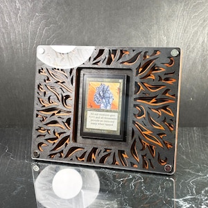 Présentoir à cartes en bois personnalisé MTG | Cadre pour cartes Magic The Gathering | Présentoir pour cartes à collectionner | Décoration murale en bois MTG en couches