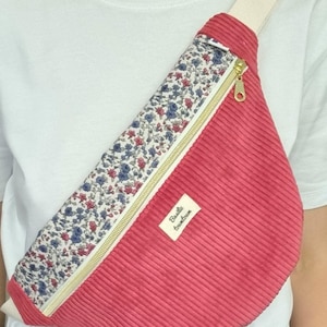 Sac banane velours côtelé framboise poche en option