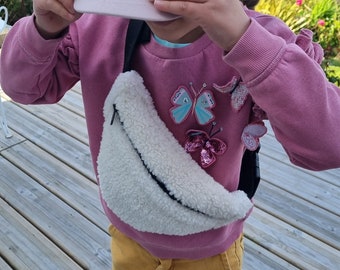 La pequeña riñonera teddy sherpa para niños