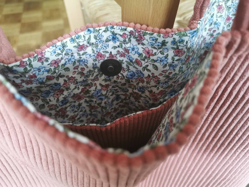 Sac cabas en velours côtelé intérieur fleuri avec poche et fermeture/ velvet tote bag, made in France Rose foncé