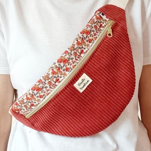 Sac banane velours côtelé bordeaux, poche en option.