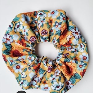 Flower hair scrunchie / flower / scrunchie / woman and girl, liberty