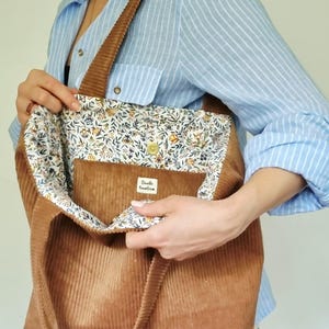 Sac cabas en velours côtelé intérieur fleuri avec poche et fermeture/ velvet tote bag, made in France