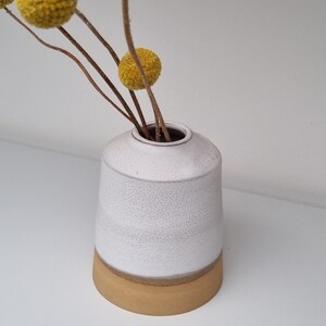Petit vase grès brut et blanc mat idéal fleurs séchées image 6