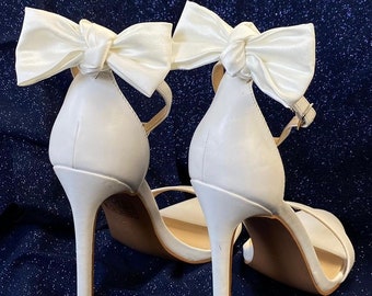 NEW Wedding Shoe Clip - Shoe Bow, Bow Shoe, ankle shoe bow, Pale ivory Satin