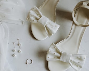 Pearl Wedding Shoe Bow Clip: Pale Ivory Duchess Satin