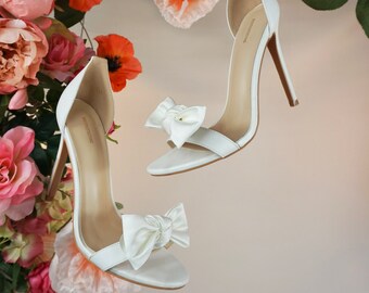 Pale Ivory Satin Wedding Shoe Bow Clip: Ankle Strap Accessory