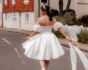 Strapless 50s Style Wedding Dress with Sleeves & Underskirt