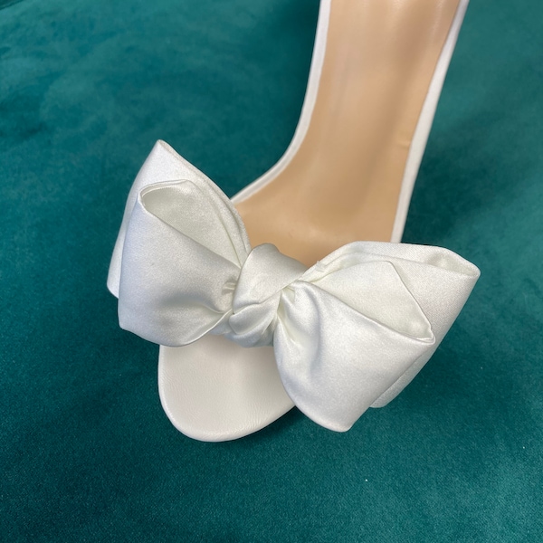 Wedding Shoe Clip - Shoe Bow, Bow Shoe, Pale ivory Satin
