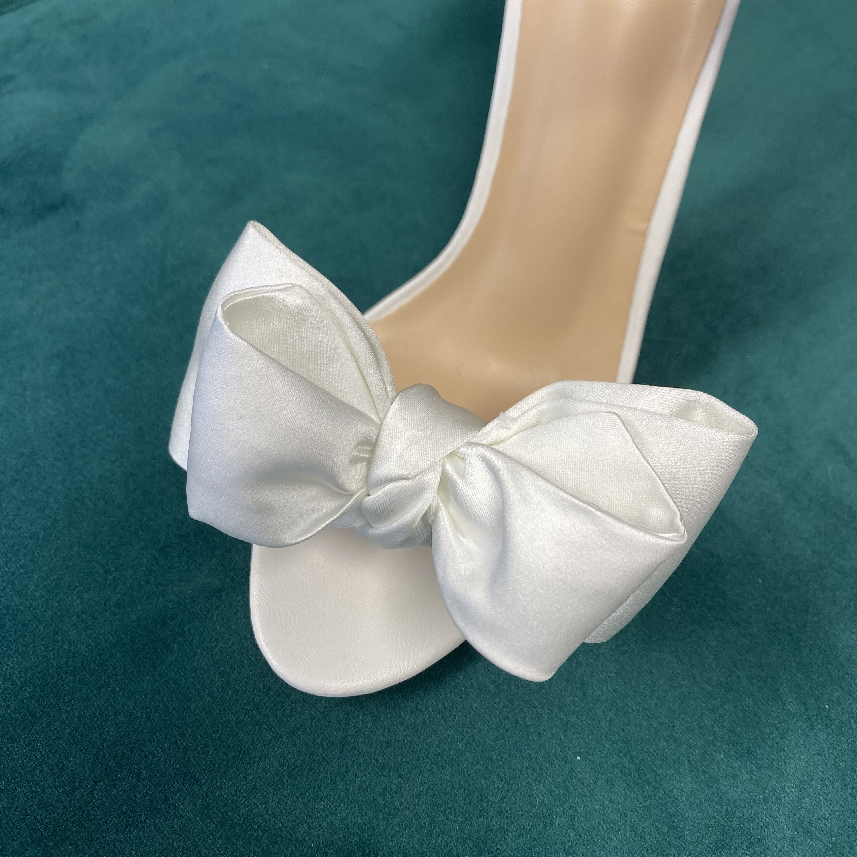 White Satin and Diamante Bow Shoe Clips – Alice Bow