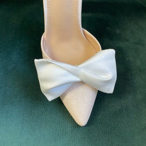 Wedding Shoe Clip Twist Shoe Bow, Bow Shoe, Pale ivory Satin modern bride, contemporary Bride image 2