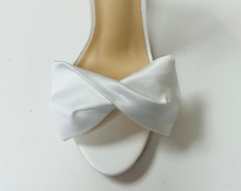 Wedding Shoe Clip - Twist Shoe Bow, Bow Shoe, Pale ivory Satin modern bride, contemporary Bride