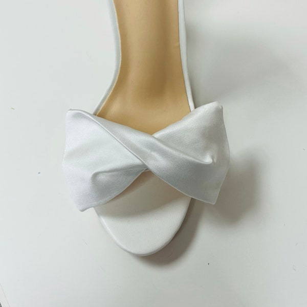 Wedding Shoe Clip - Twist Shoe Bow, Bow Shoe, Pale ivory Satin modern bride, contemporary Bride