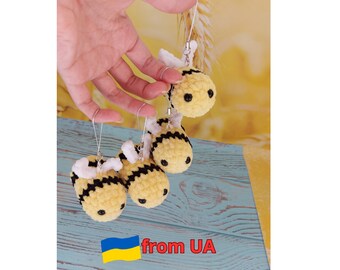 Crochet bee plushie Keychain bag accessory Summer Bumblebee (1 piece)