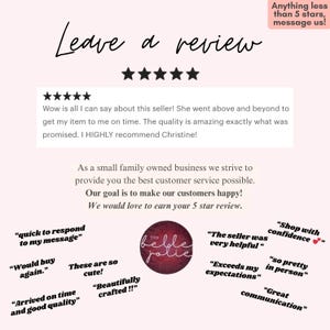 Może przedstawiać: Grafika z recenzjami klient&oacute;w z tekstem "Leave a review" w kursywie. Grafika zawiera ocenę pięciogwiazdkową, referencje klient&oacute;w i frazy takie jak "quick to respond", "beautifully crafted" i "great communication".